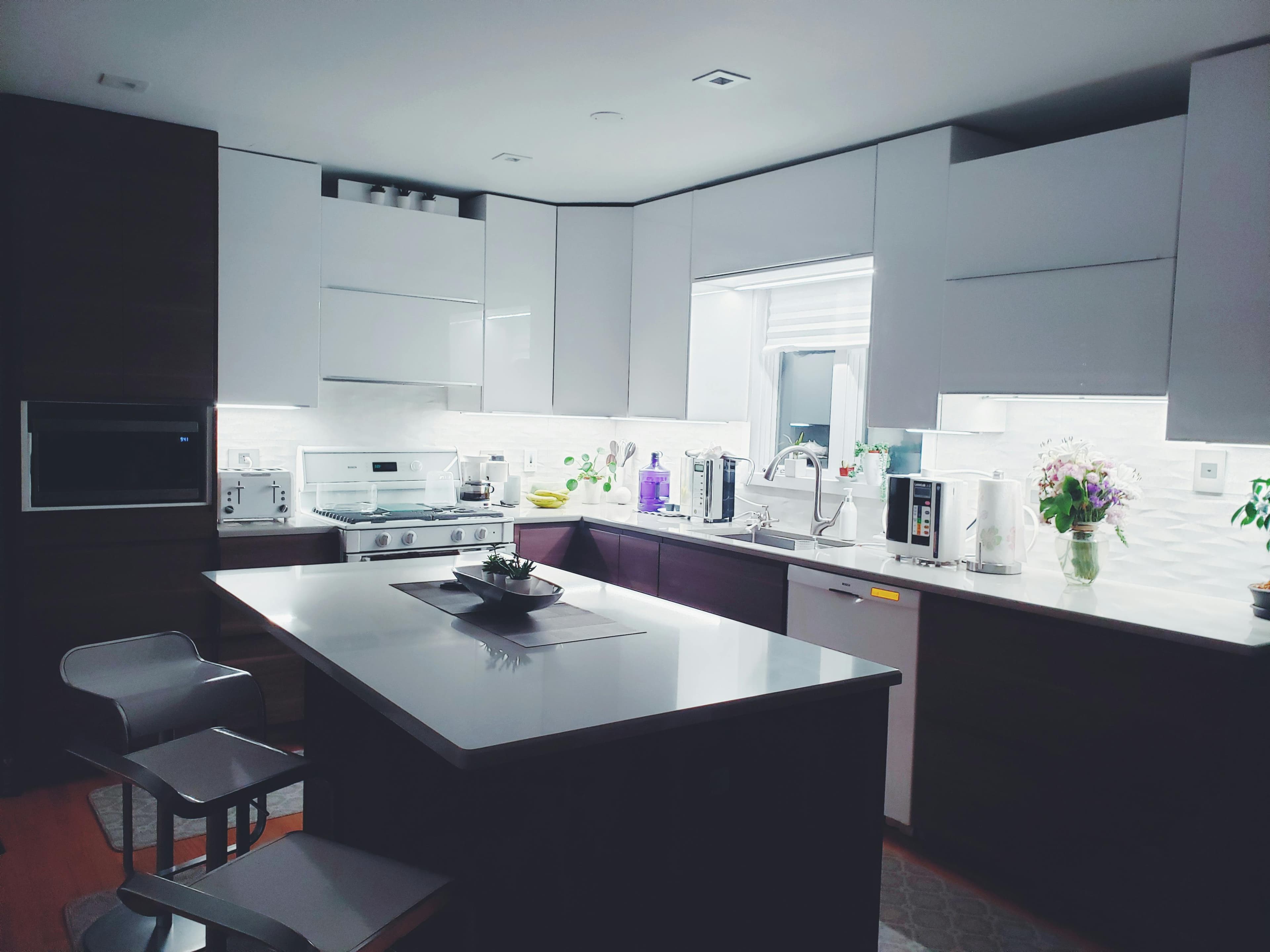 Modern L-Shaped Kitchen